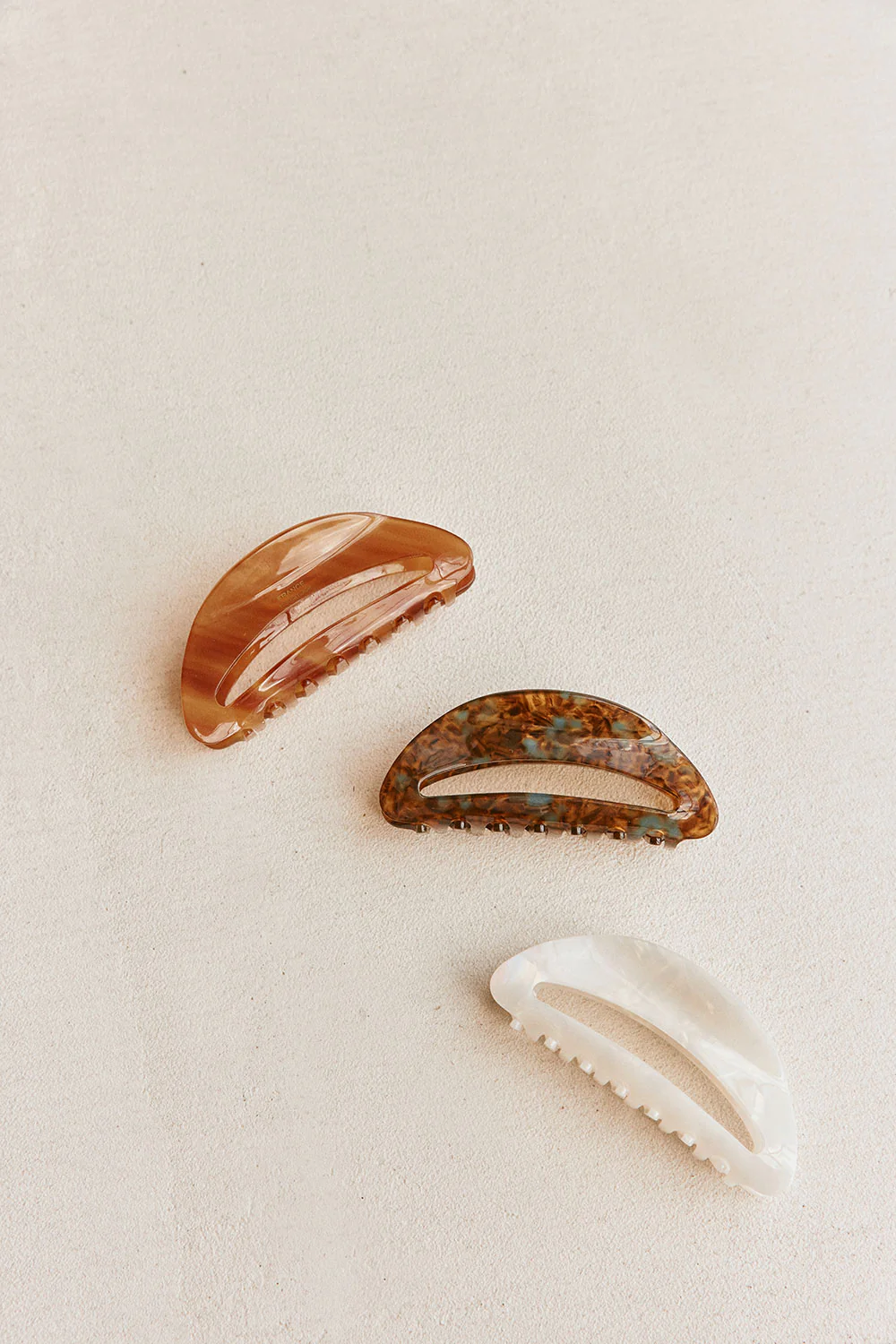 Anais Claw Clip - Tea - Image 3