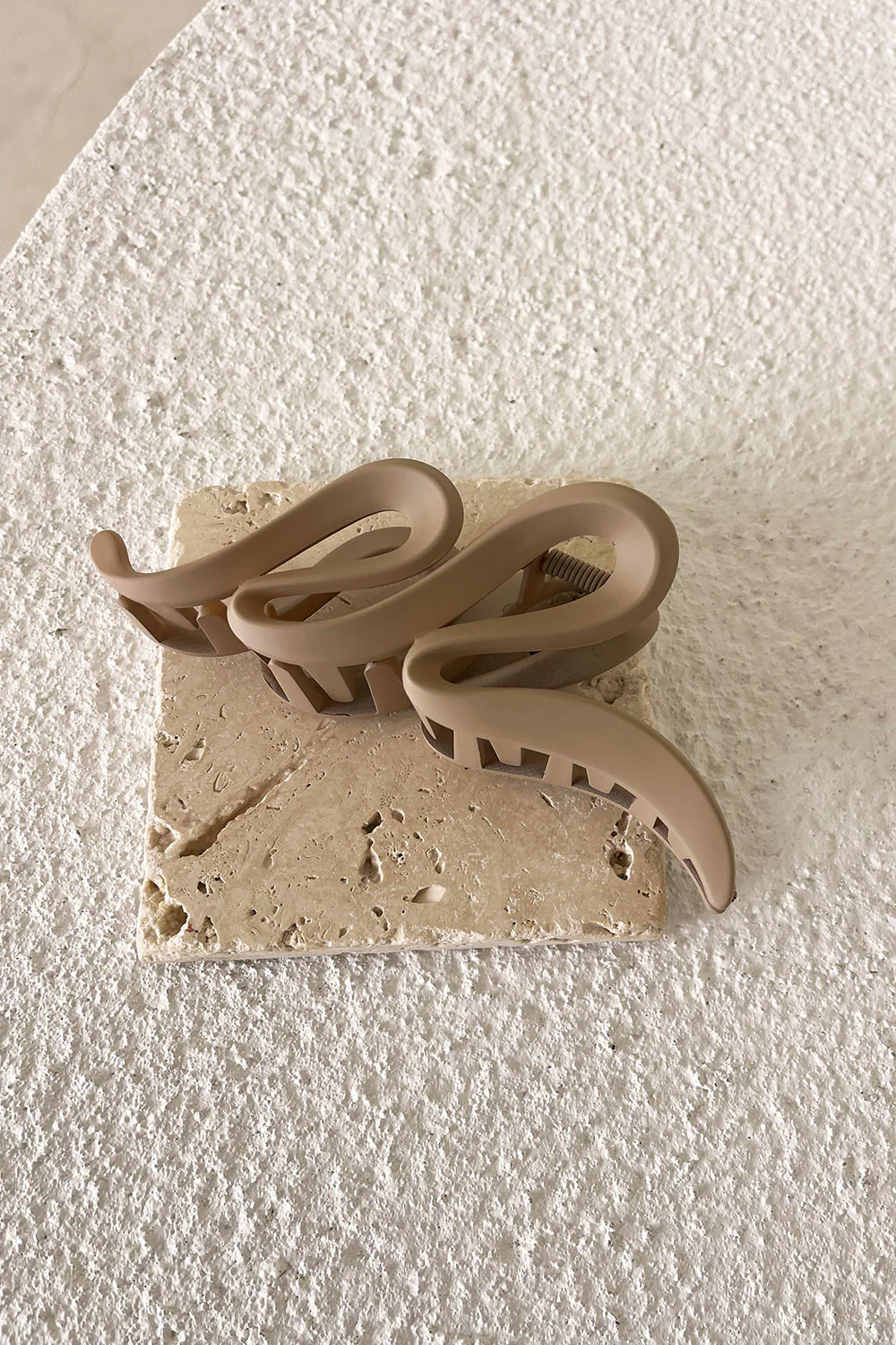 Circa Wavy Clip - Taupe - Image 3