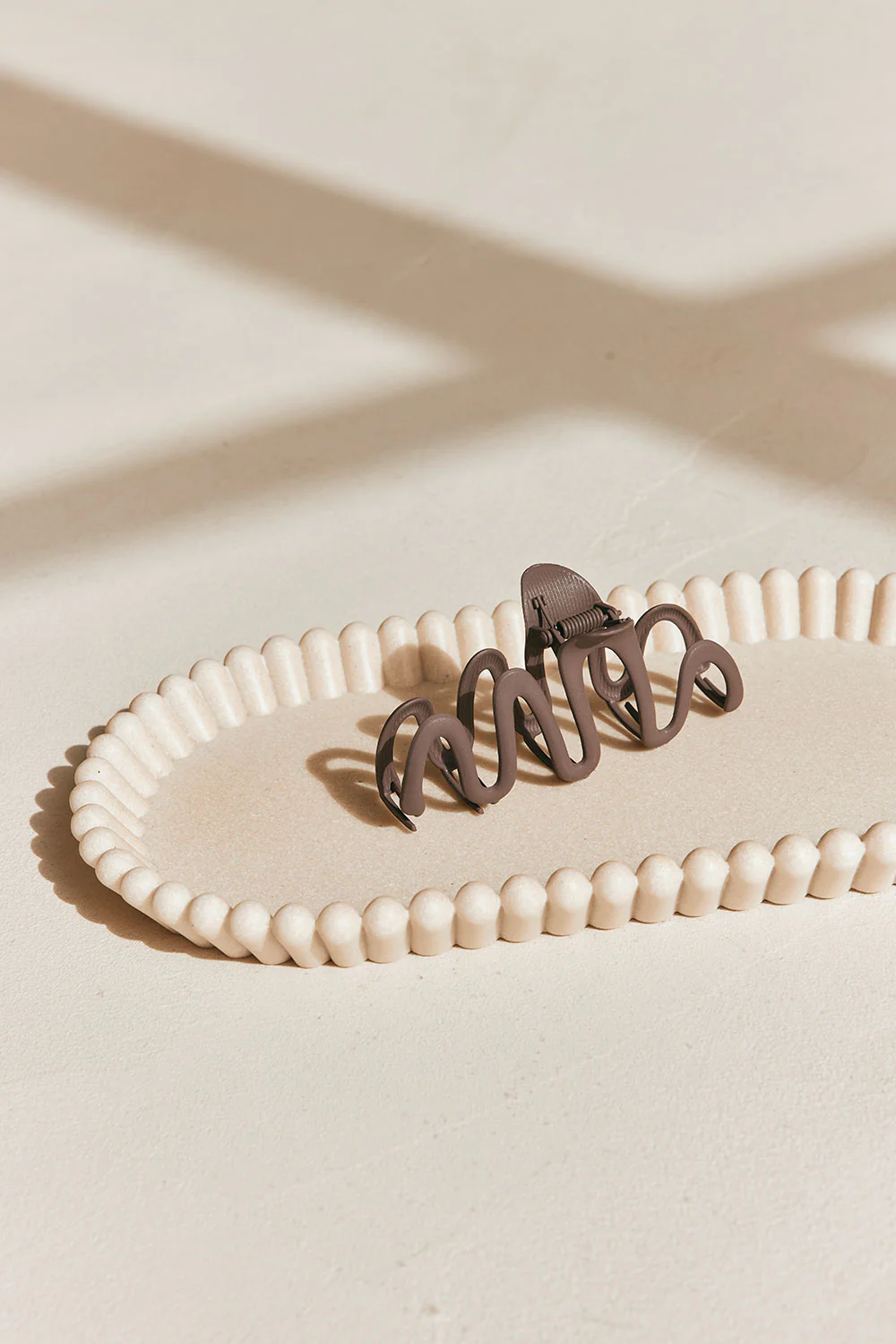 Gaia Claw Clip - Chocolate - Image 2