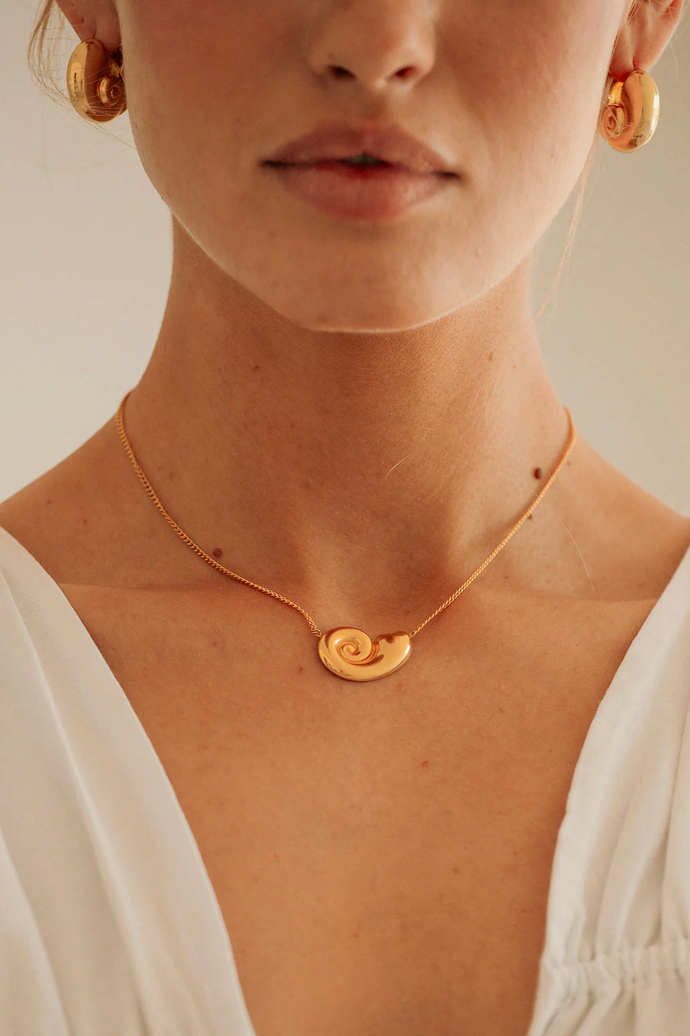 Twirl Shell Necklace - Image 3